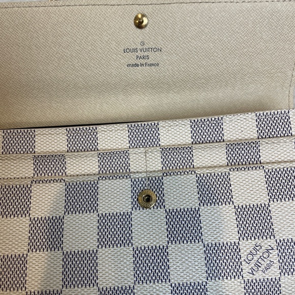 Authentic lv wallet on chain - Picture 4 of 9